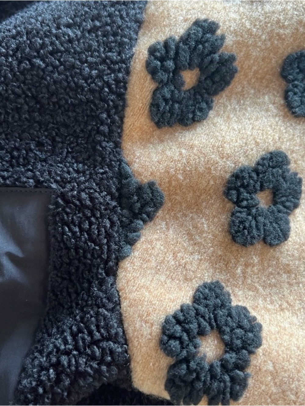 Sundae School Flower Milk Tea
Boba Fleece - Small - Picture 2 of 3